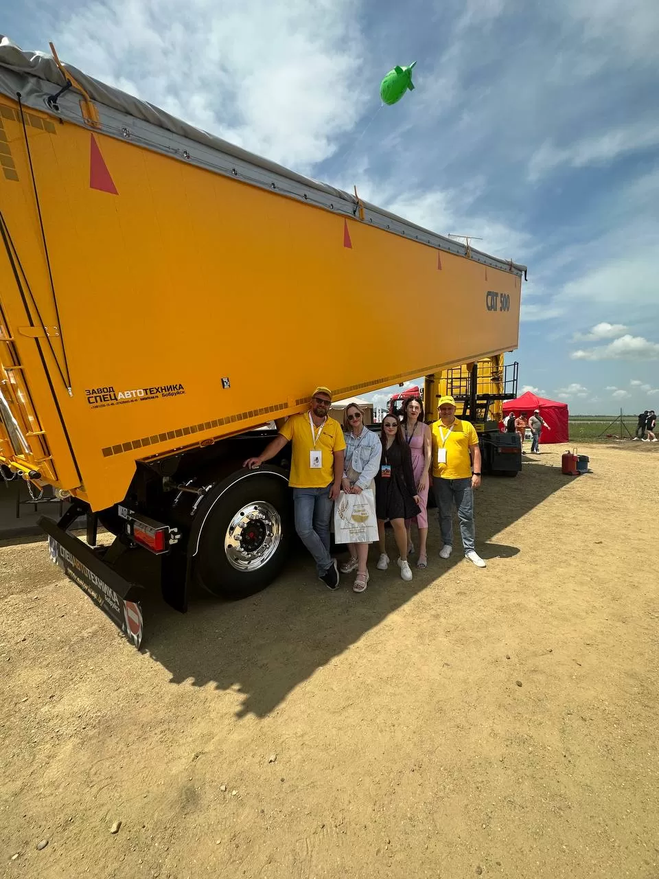 Фото в тени полуприцеп 2.jpg