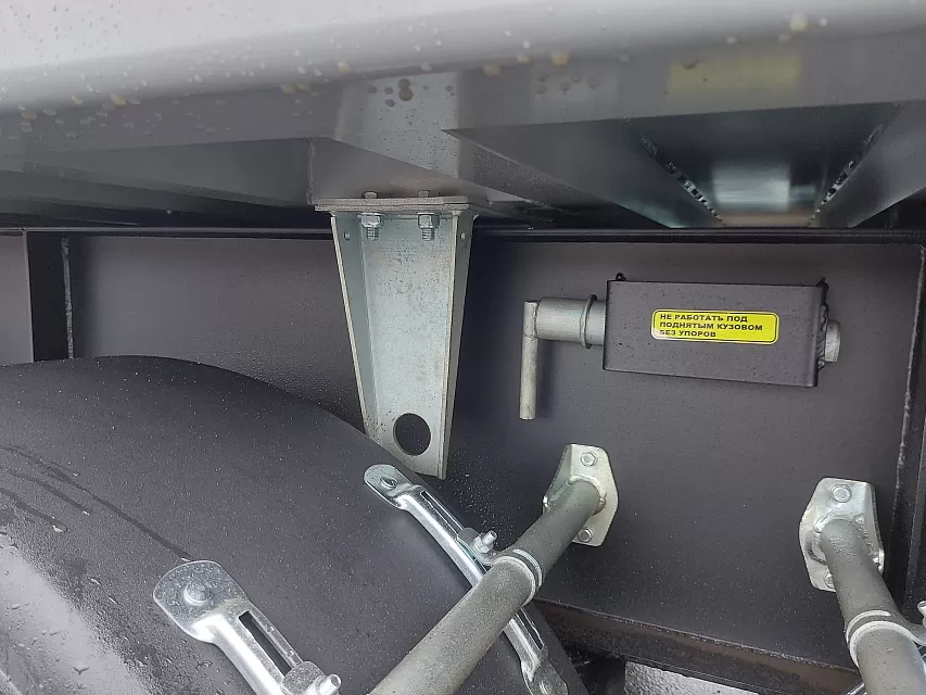 Полуприцеп самосвальный алюминиевый с боковой и задней разгрузкой и вынесенной осью sat510