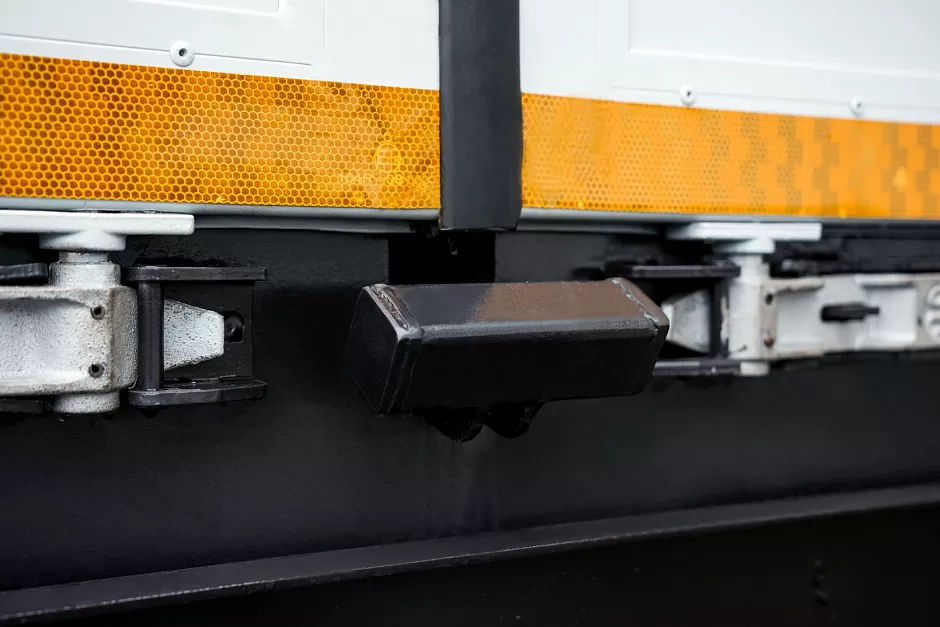 Полуприцеп с подвижным полом  sat150 (4-х осный)