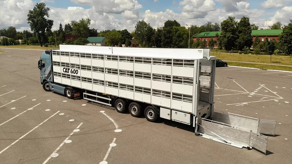 Полуприцеп скотовоз (свиновоз) трёхъярусный  sat600