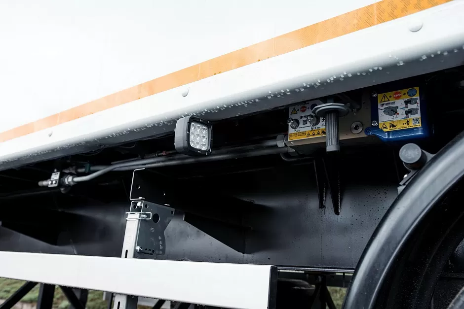 Полуприцеп с подвижным полом  sat150 (4-х осный)