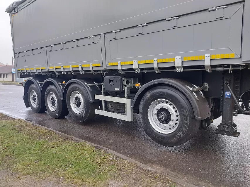 Полуприцеп самосвальный алюминиевый с боковой и задней разгрузкой и вынесенной осью sat510