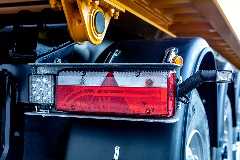 Полуприцеп самосвальный алюминиевый с боковой и задней разгрузкой  sat510