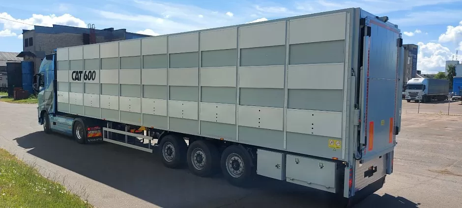 Полуприцеп скотовоз (свиновоз) трёхъярусный  sat600